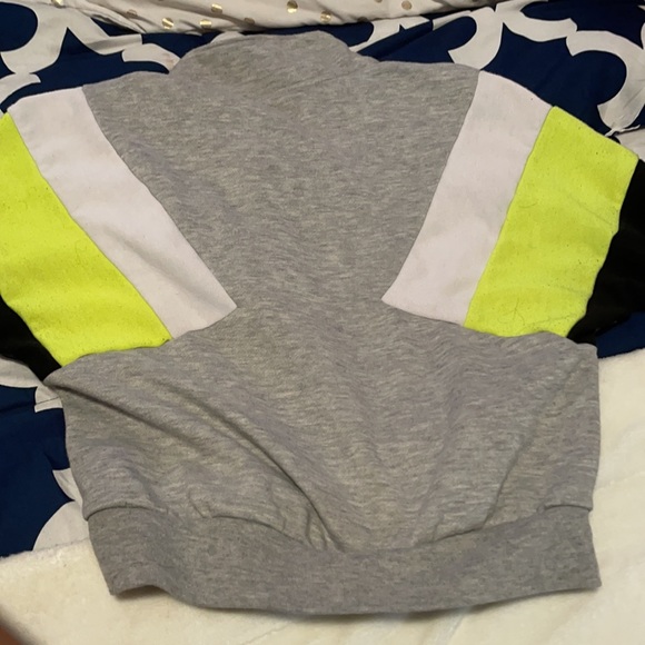 Gray,green,black and white zip up sweater - Picture 3 of 3